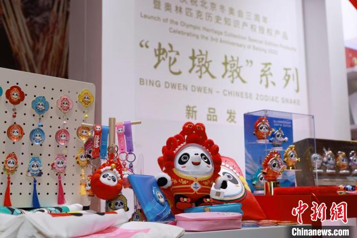 冰墩墩遇上京剧：设计师