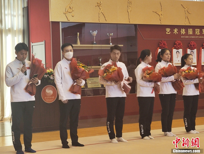 历史性时刻：在北京举行的世界冠军登榜仪式揭