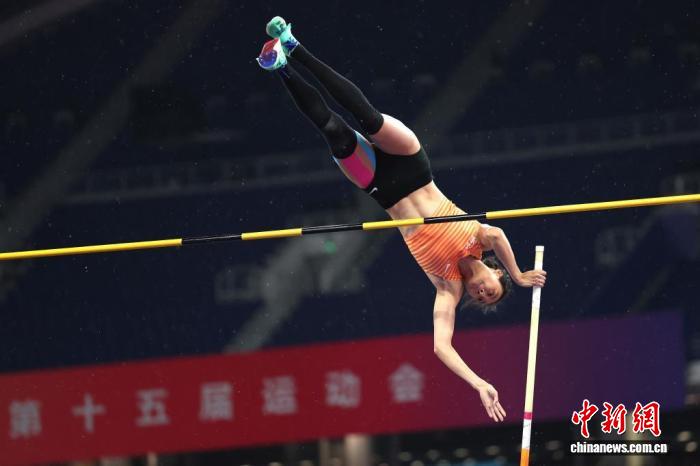 36岁李玲撑杆跳高决赛第四名 坚韧精神续写传奇