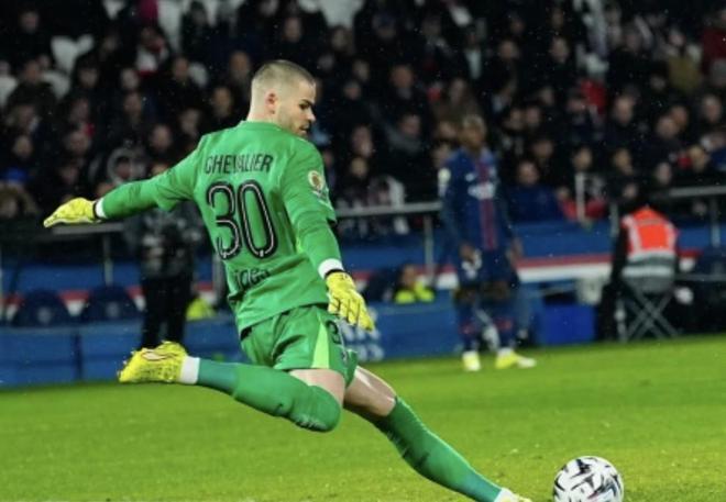 桑巴力挺舍瓦利耶：年轻门将面临法国队位置挑