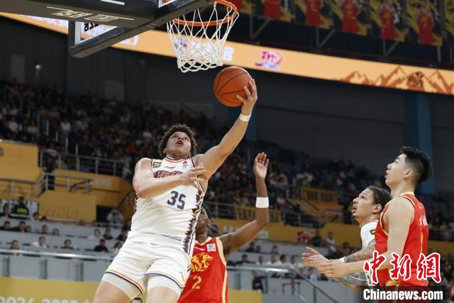 浙江广厦男篮力克上海男篮 布朗砍下49分成关键