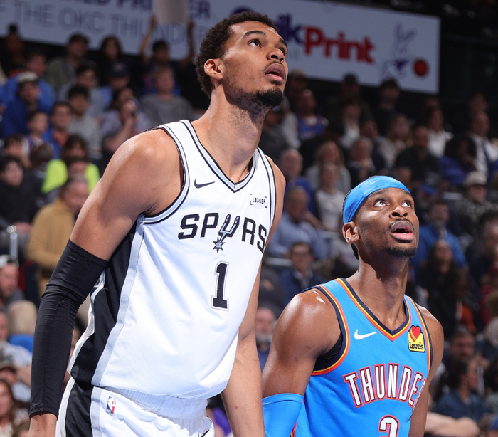 文班亚马22岁数据炸裂领跑MVP争夺战