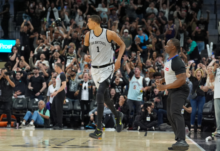 文班亚马22岁数据炸裂领跑MVP争夺战