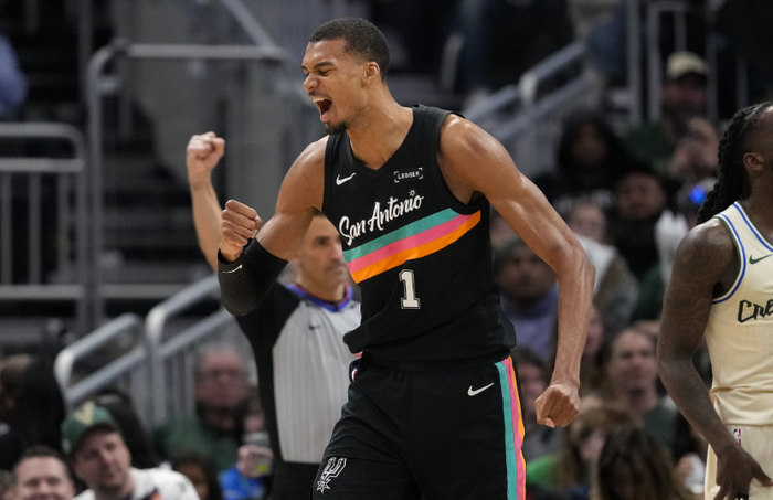 文班亚马22岁数据炸裂领跑MVP争夺战