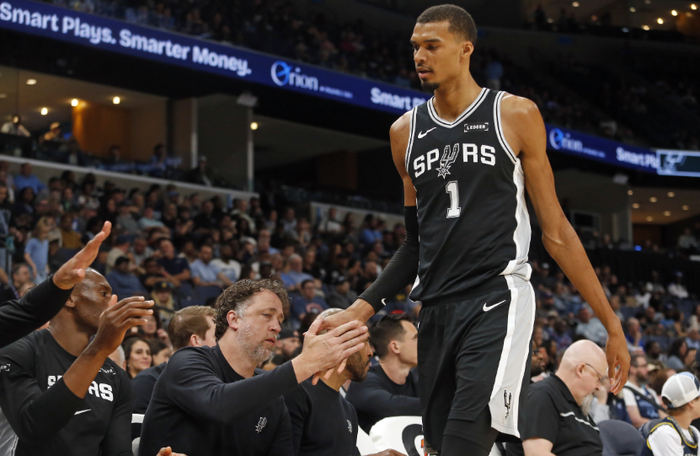 文班亚马22岁数据炸裂领跑MVP争夺战