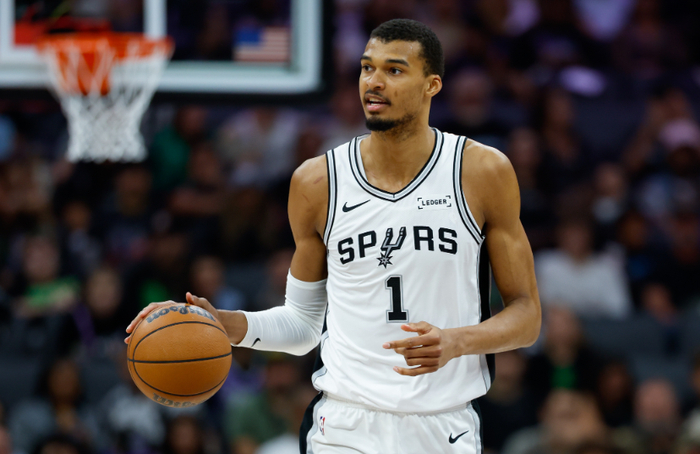 文班亚马22岁数据炸裂领跑MVP争夺战