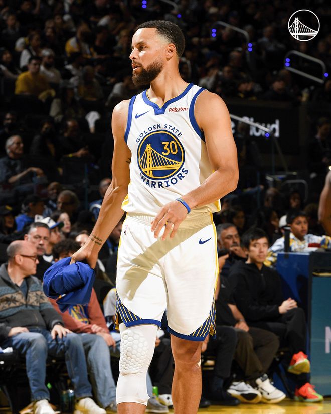 库里复出难救主 火箭险胜